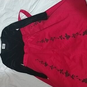 I'm selling a children's dress